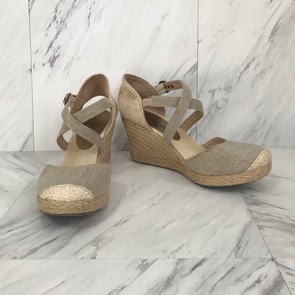 Coconuts Linen Wedges